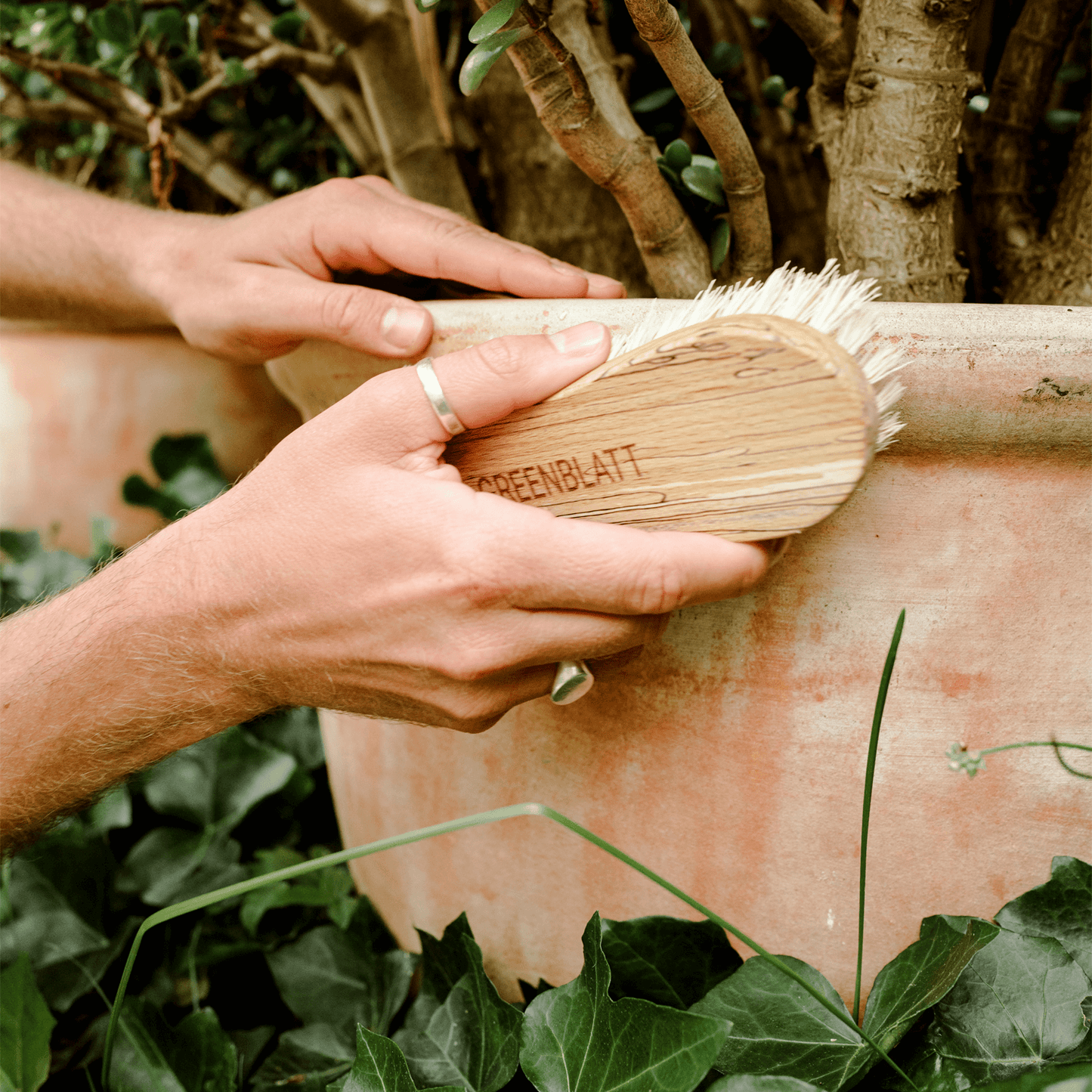 SCRUBBING BRUSH