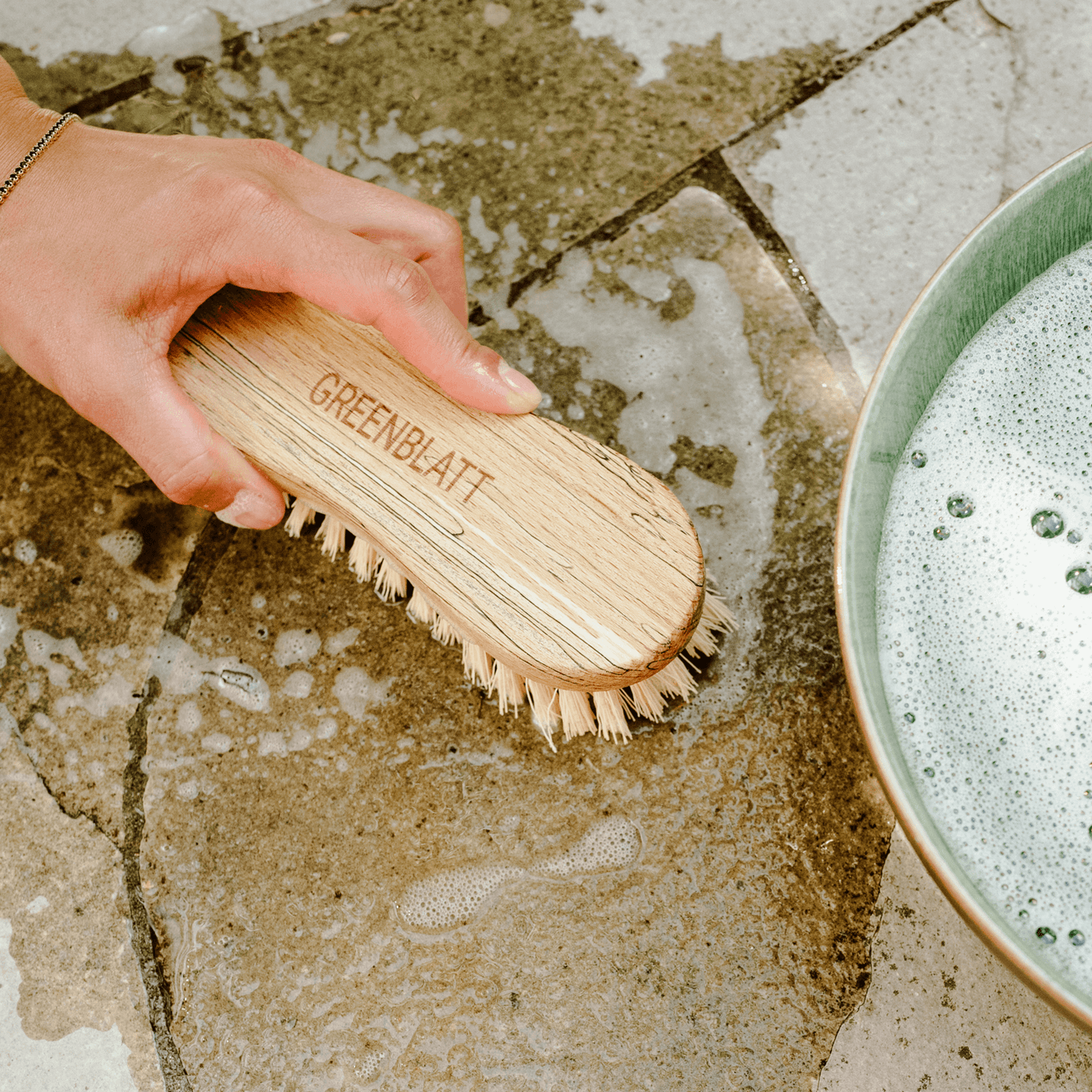 SCRUBBING BRUSH